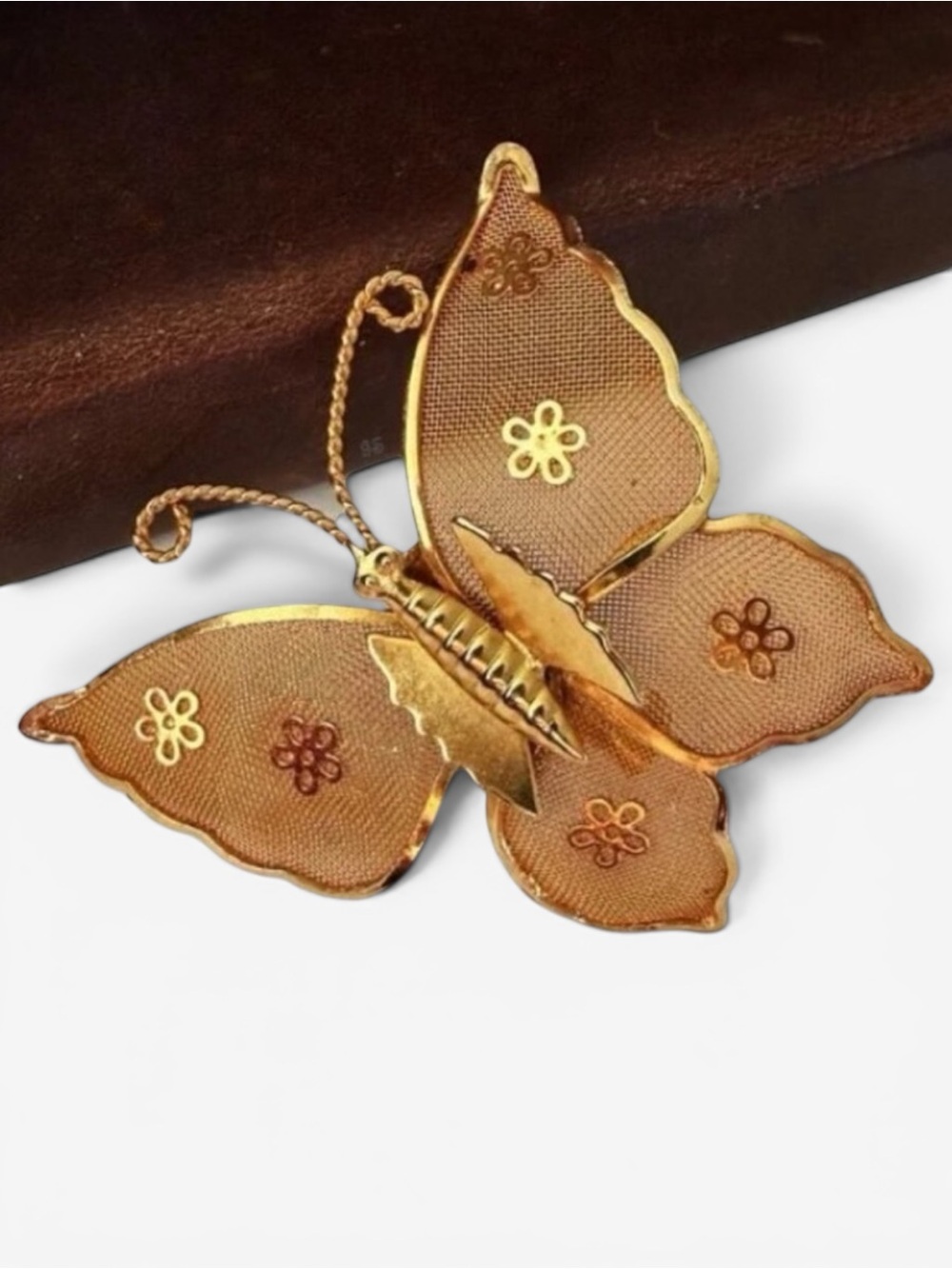 Vintage Gold Tone Mesh Butterfly Brooch Floral Accents Mid Century C‑Clasp Pin